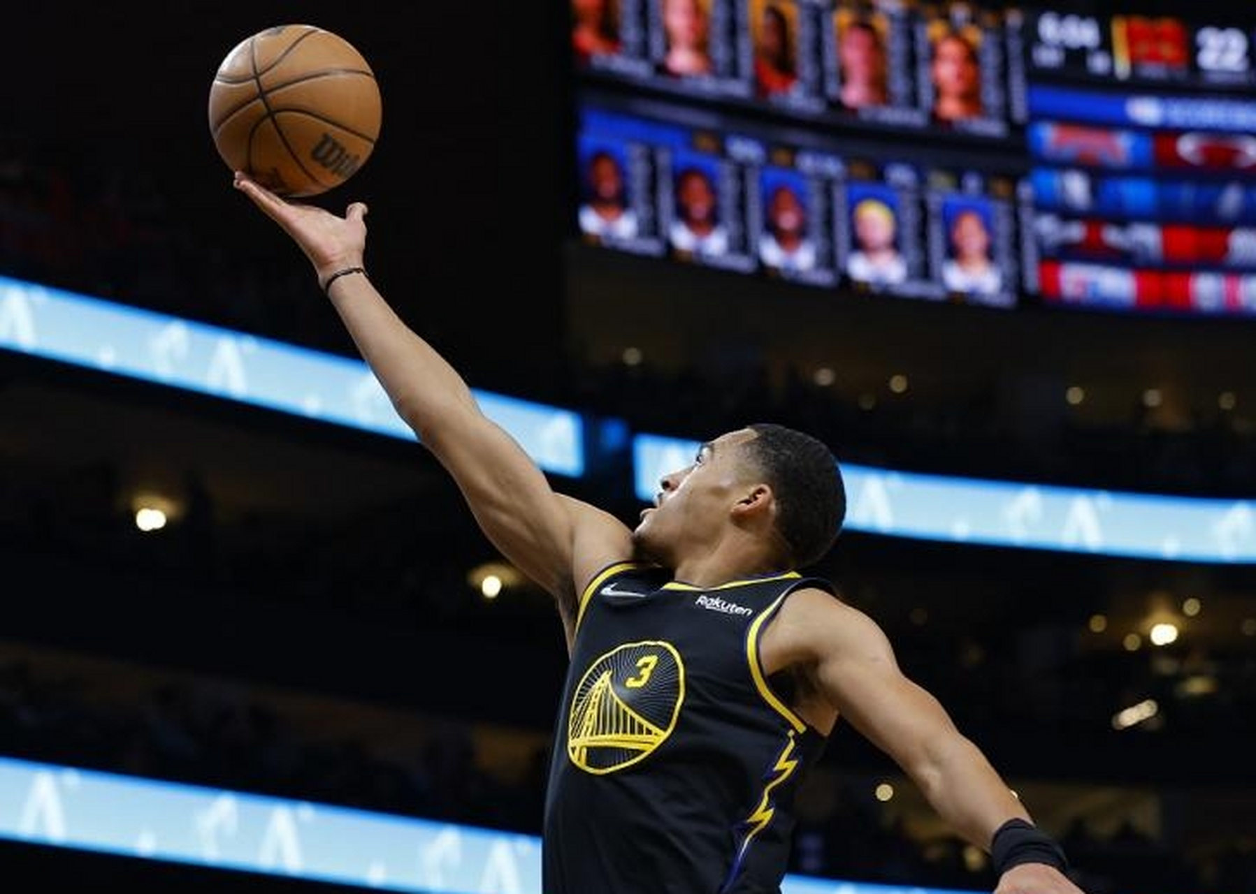 亚博体育 -包含波尔图训练开放日；今夜篮板制胜引欢呼；NBA常规赛在即；球队文化再被提及的词条