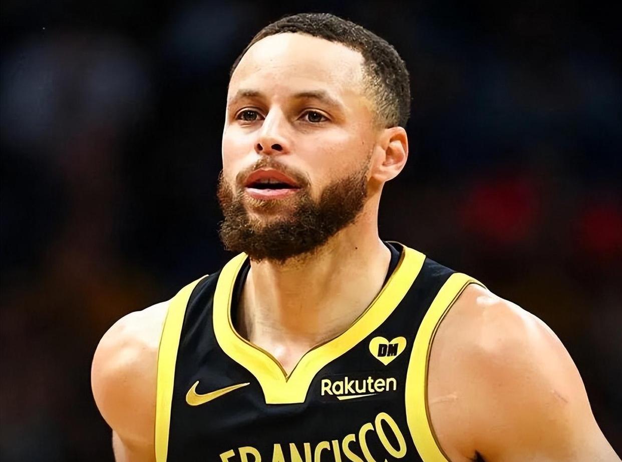 亚博电竞 -库里爆冷击败加拿大队湖人怒砍37分，现场解说直呼：库里连续五场比赛得分超过回归赛场 